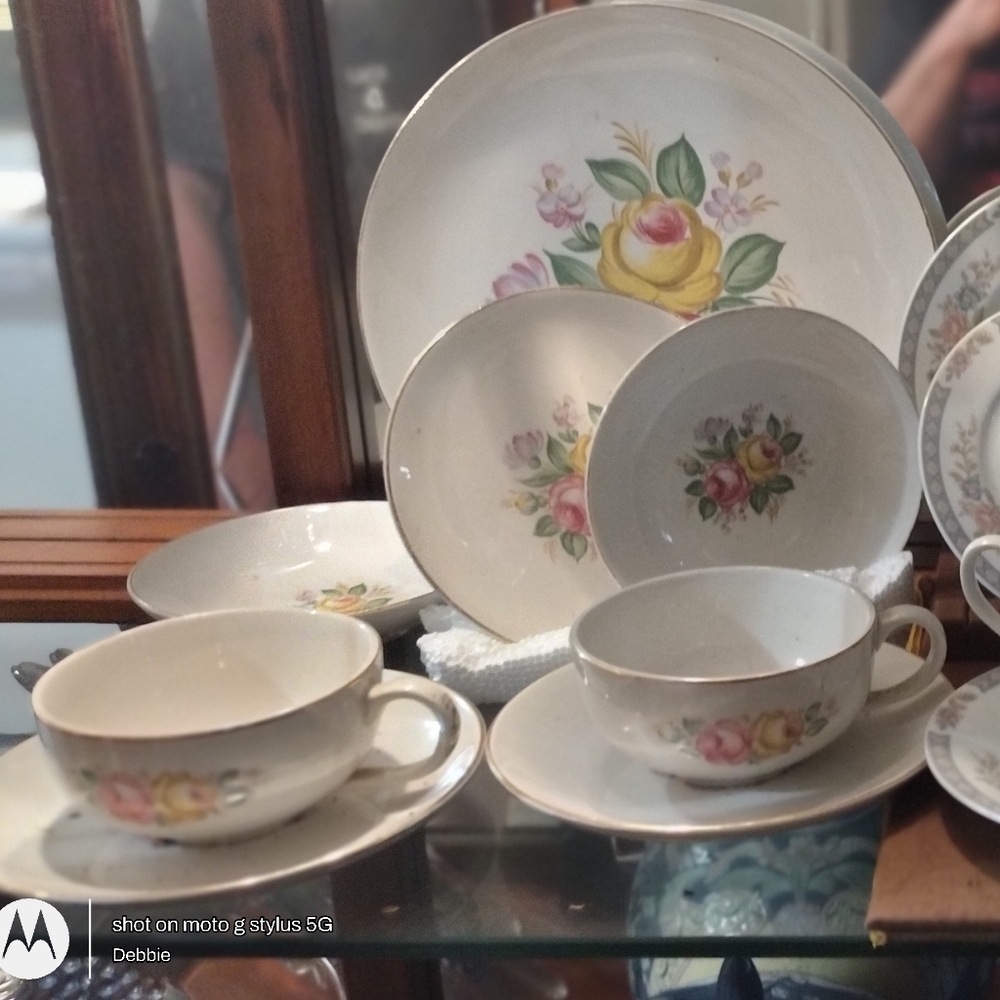 One 10 piece setting of Royal China late 40's,. pewter plate, one set of 6